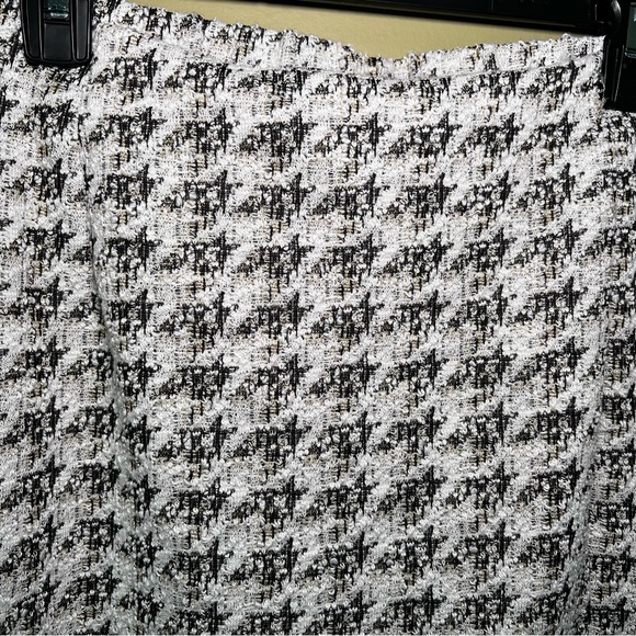 Curvzy (plus size) tweed mini shirt with side split attached shorts - Picture 6 of 6